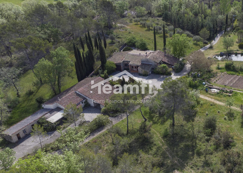 Mas - 256 m² - 10 pièces