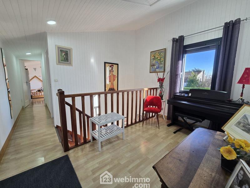 Maison - 220 m² - 5 pièces