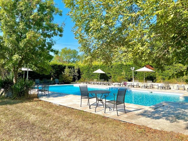 Château - 1 840 m² - 33 pièces