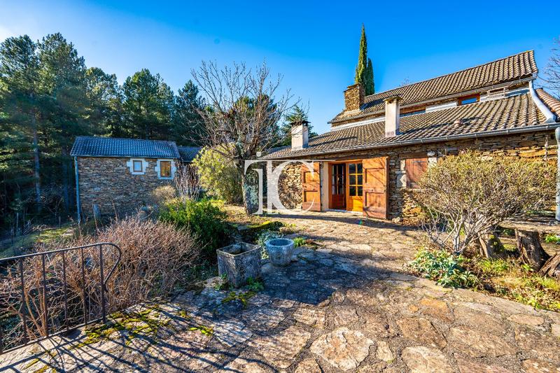 Mas - 244 m² - 13 pièces