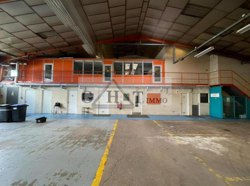 Entrepôt - 1 892 m²