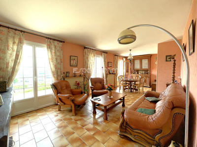 Maison - 99 m² - 6 pièces