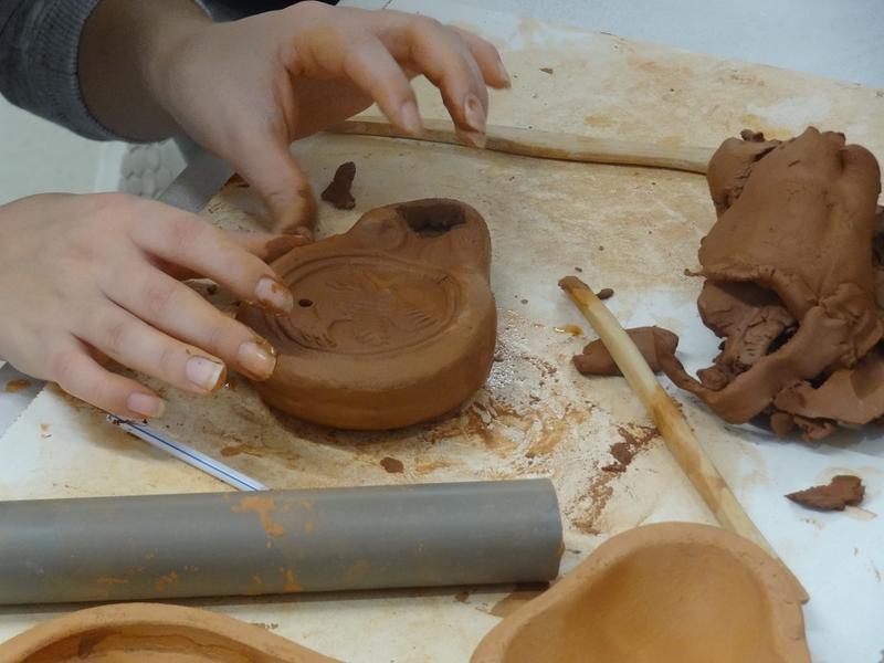 Atelier lampe à huile en argile, au musée gallo-romain