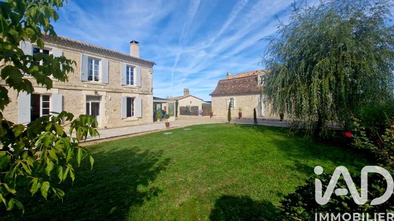 Maison - 437 m² - 12 pièces