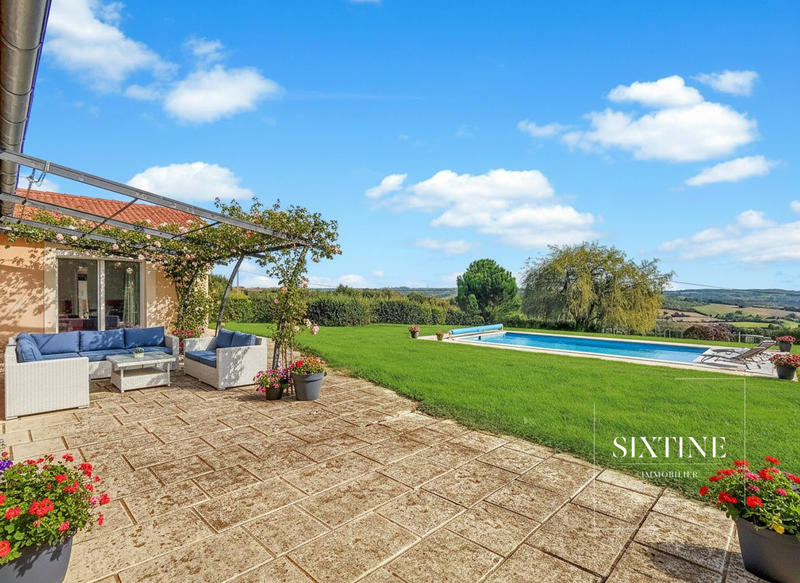 Maison - 271 m² - 10 pièces