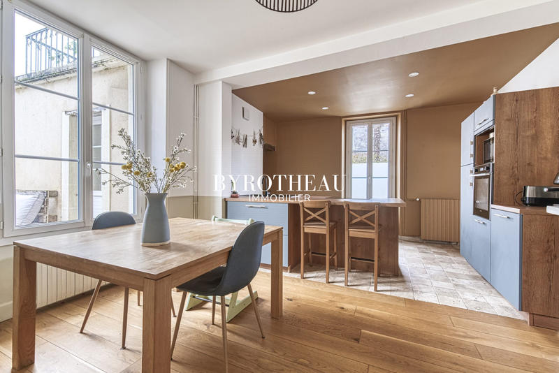 Maison - 200 m² - 8 pièces