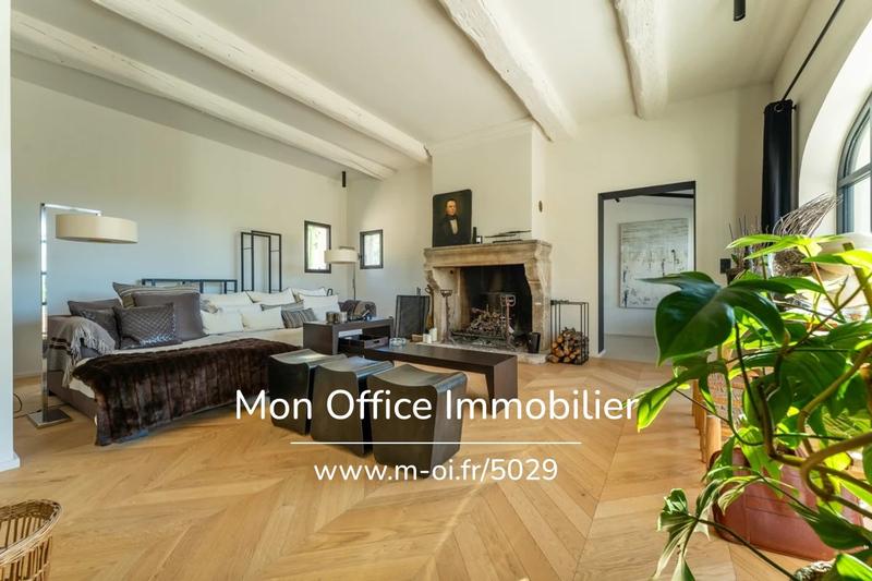 Propriété - 269 m² - 8 pièces