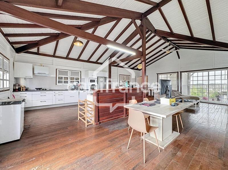 Maison - 380 m² - 11 pièces