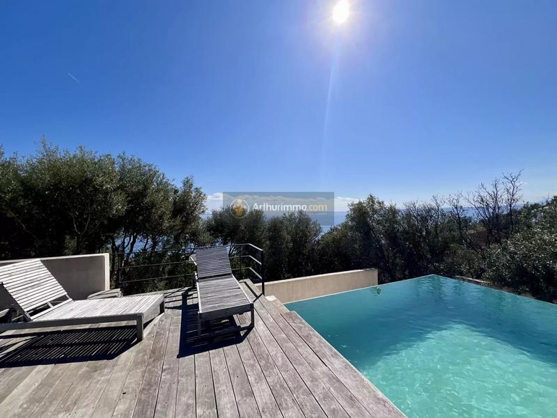 Maison - 185 m² - 6 pièces