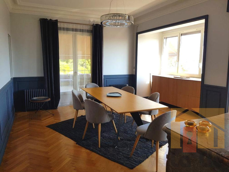 Maison - 300 m² - 11 pièces