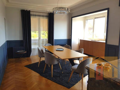 Maison - 300 m² - 11 pièces