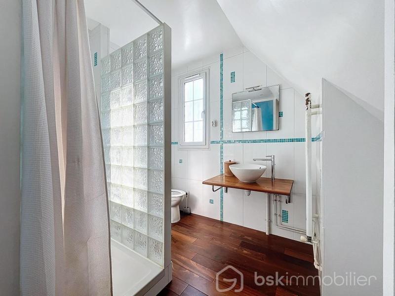 Maison traditionnelle - 141 m² - 7 pièces