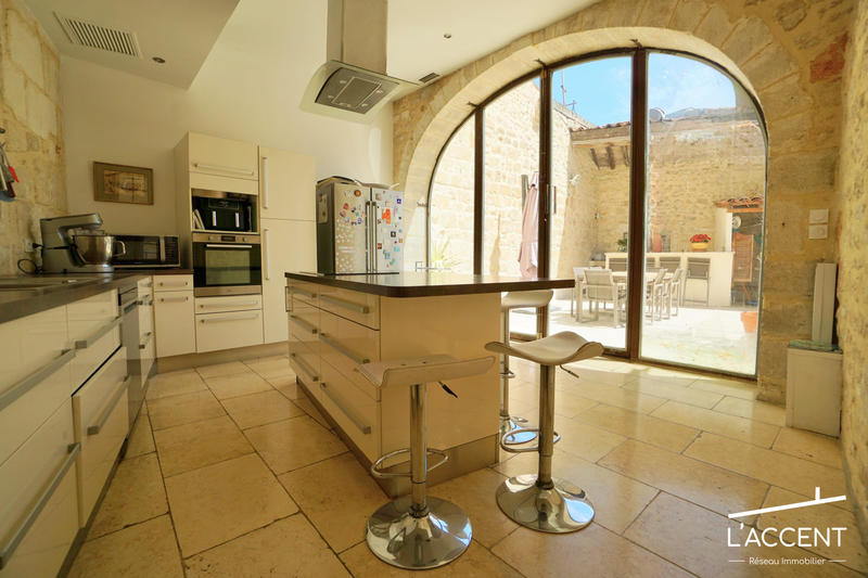 Maison - 437 m² - 14 pièces