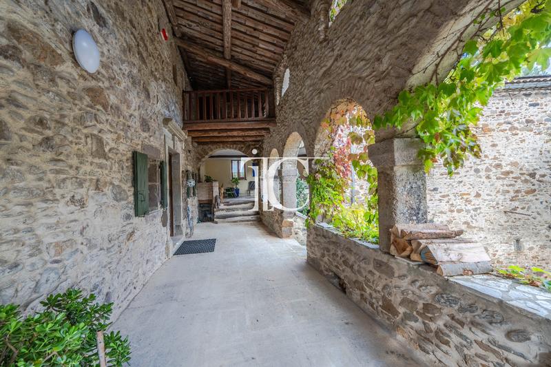 Maison - 302 m² - 8 pièces