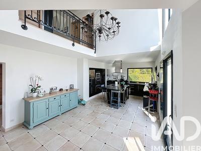 Maison - 215 m² - 7 pièces