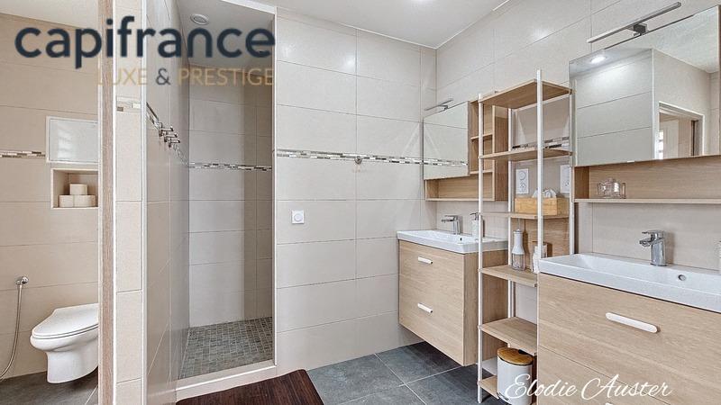 Propriété - 305 m² - 7 pièces
