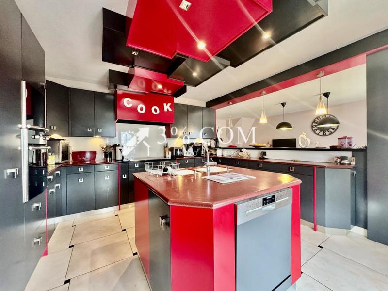 Demeure - 360 m² - 8 pièces