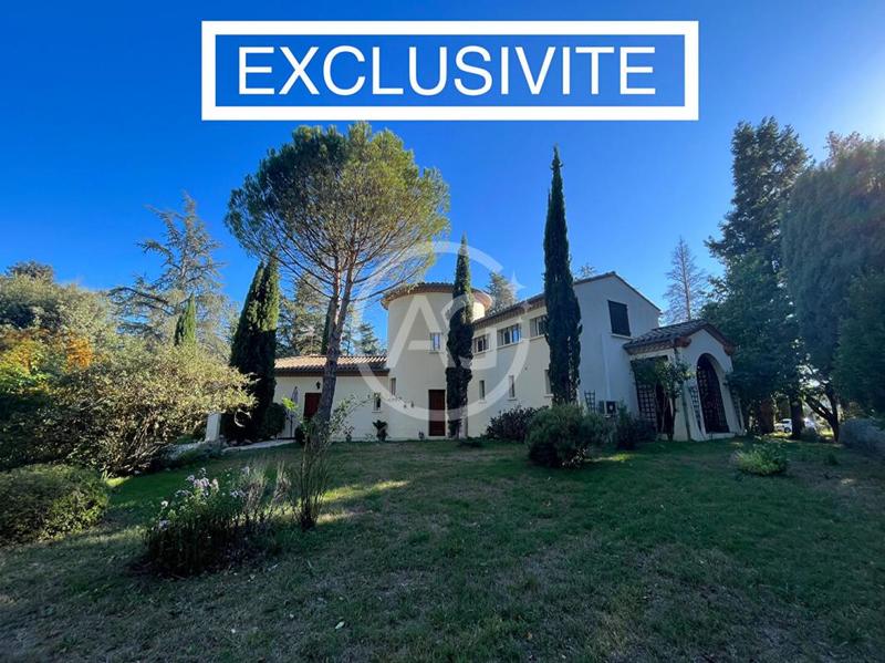 Maison - 192 m² - 7 pièces