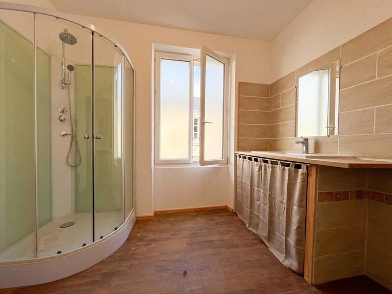 Maison - 165 m² - 8 pièces