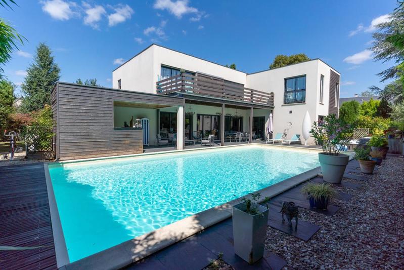 Maison - 450 m² - 9 pièces