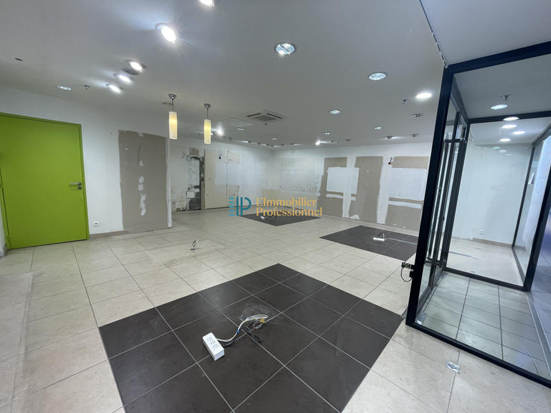 Local commercial - 86 m² - 4 pièces