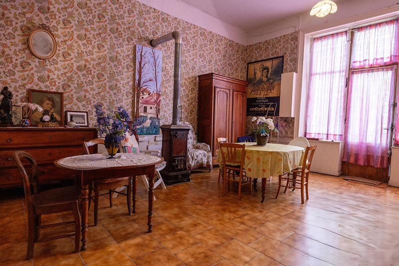 Maison - 300 m² - 10 pièces