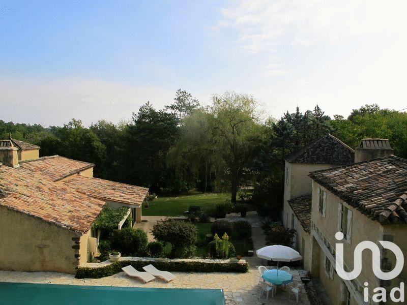 Maison - 305 m² - 10 pièces