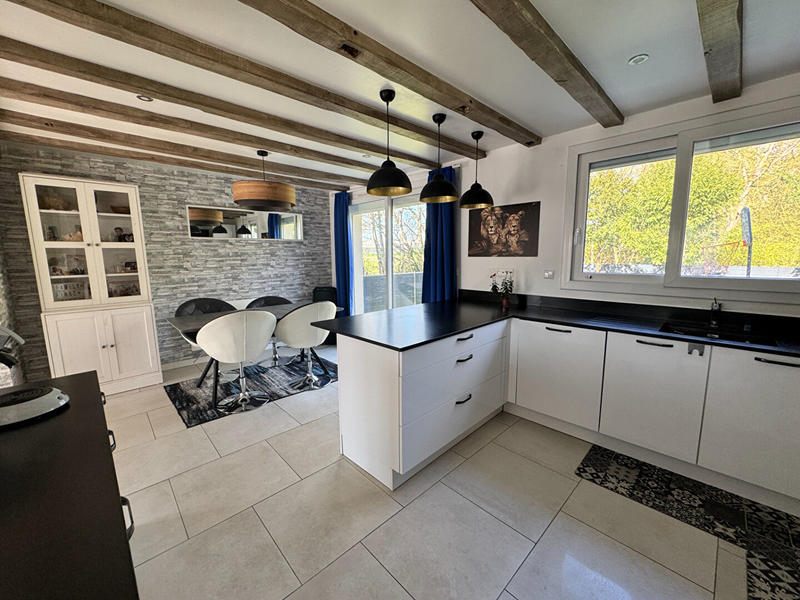 Maison - 141 m² - 8 pièces