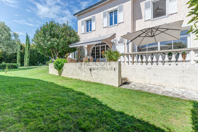 Villa - 280 m² - 8 pièces