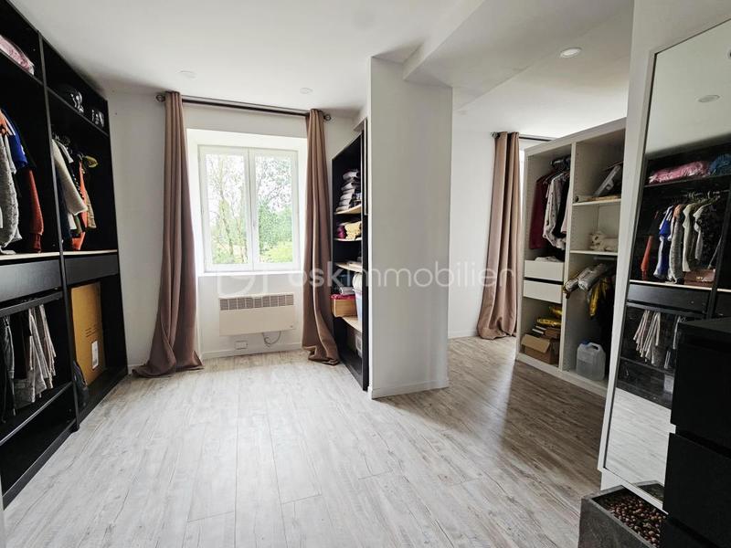 Maison traditionnelle - 250 m² - 8 pièces