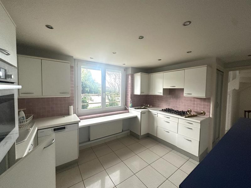 Maison - 200 m² - 8 pièces