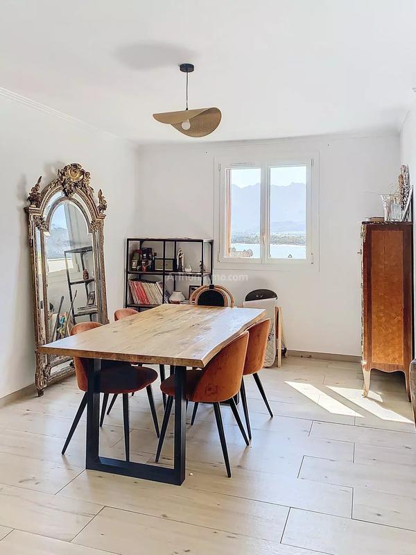 Appartement - 90 m² - 5 pièces