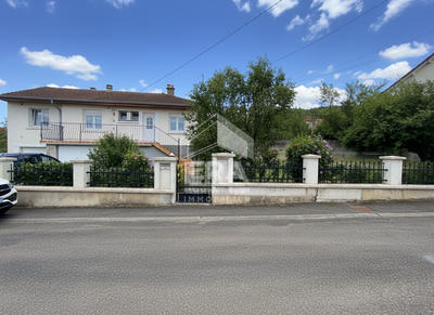 Maison - 90 m² - 5 pièces