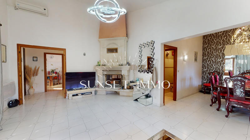 Maison - 220 m² - 6 pièces