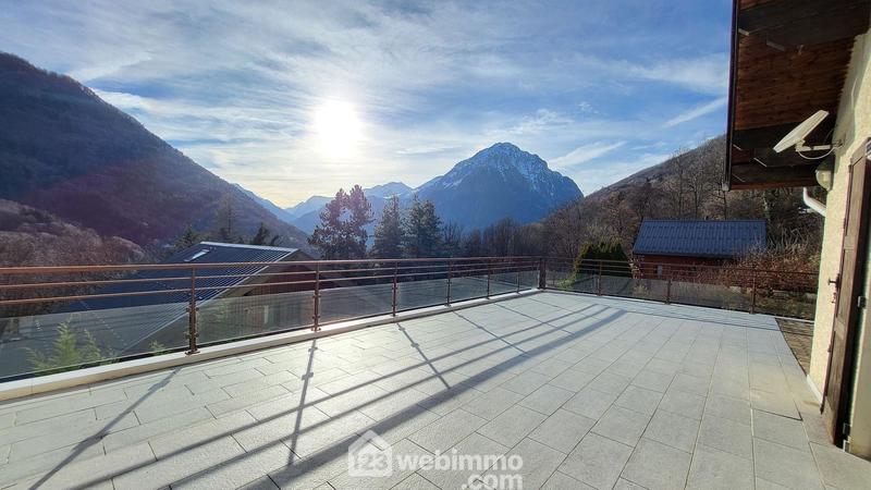 Maison - 238 m² - 7 pièces