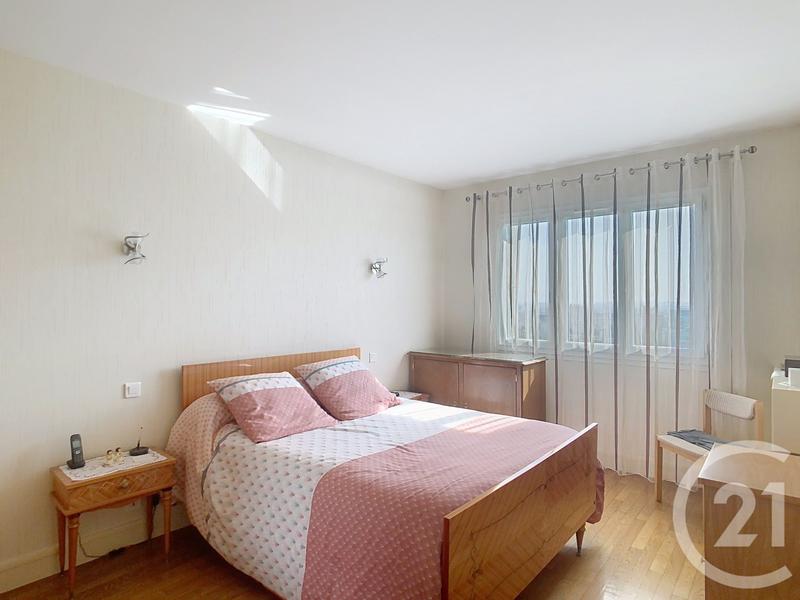 Maison - 279 m² - 12 pièces