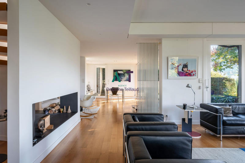 Maison - 220 m² - 8 pièces