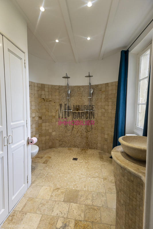 Maison - 330 m² - 14 pièces