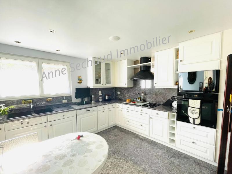 Maison - 203 m² - 5 pièces