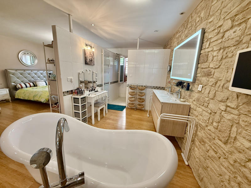 Maison - 300 m² - 5 pièces