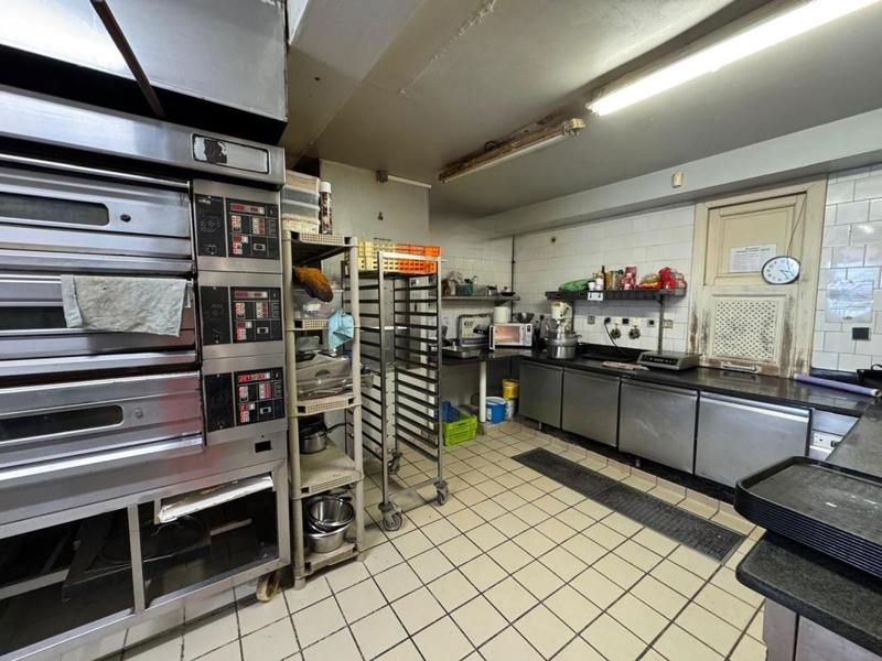 Local commercial - 467 m² - 12 pièces