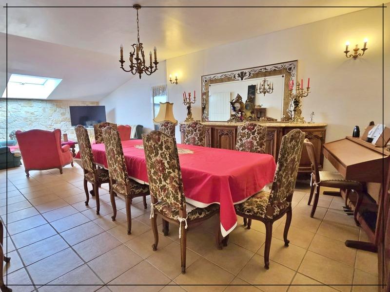 Propriété - 350 m² - 9 pièces