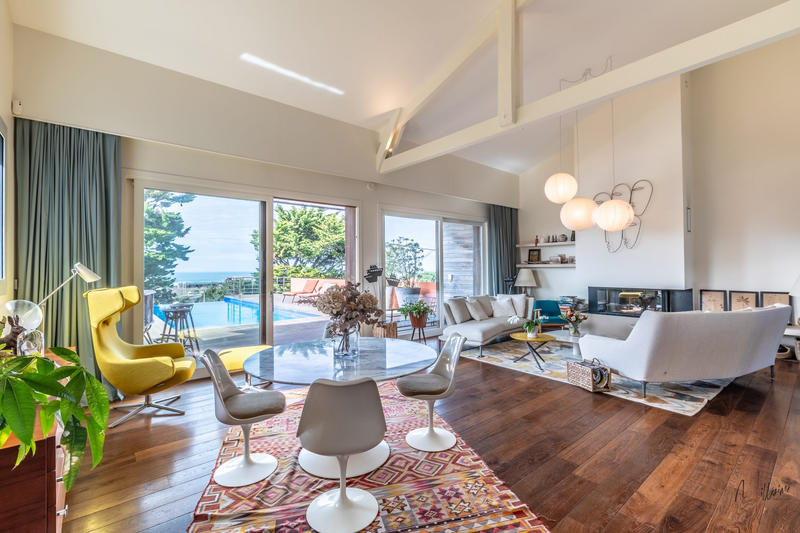 Maison - 330 m² - 10 pièces