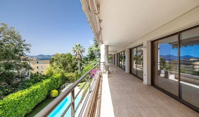 Appartement - 250 m² - 6 pièces