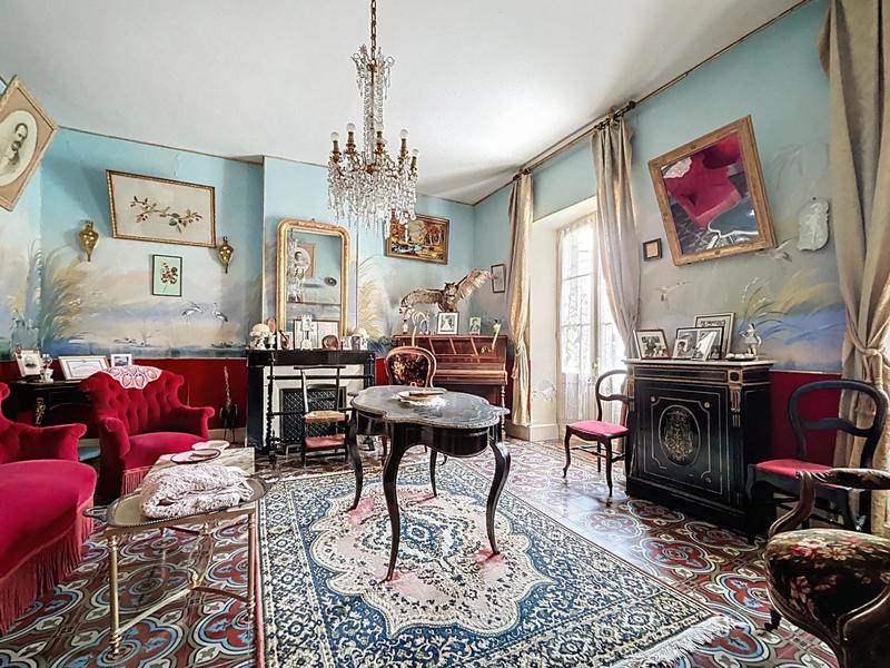 Maison - 298 m² - 13 pièces