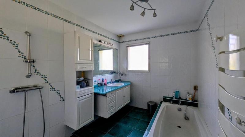 Maison traditionnelle - 212 m² - 8 pièces