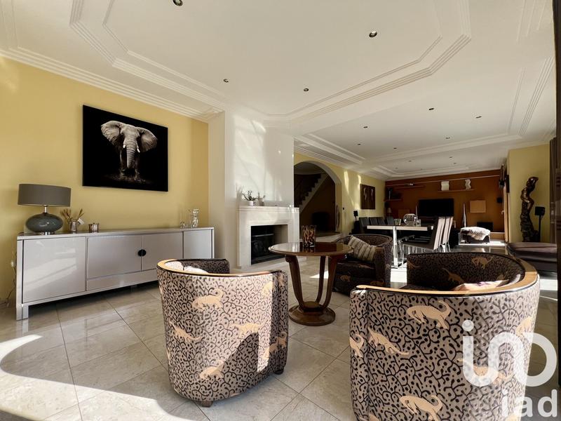 Maison - 296 m² - 8 pièces