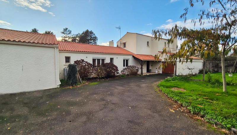 Maison - 268 m² - 10 pièces