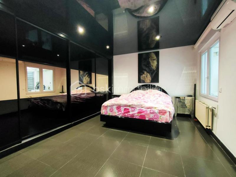 Maison - 371 m² - 7 pièces