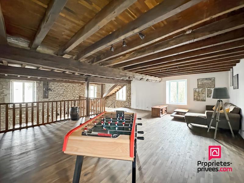 Maison - 260 m² - 6 pièces